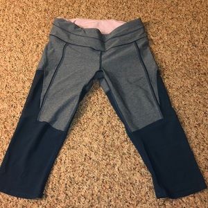 Lululemon crops size 6